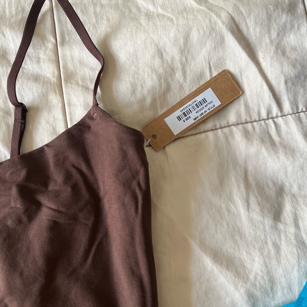 SKIMS
Fits Everybody Cami Bodysuit - Picture 4 of 8